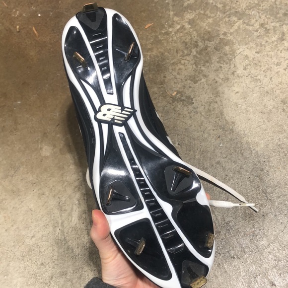 New Balance – Black/White Low 4040v3 Baseball Spikes (L4040BW3) - Picture 4 of 9